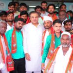 अंबेहोळमध्ये उबाठा गटाला मोठा धक्का विद्यमान उपसरपंचासह असंख्य कार्यकर्त्यांचा भाजपा मध्ये जाहीर प्रवेश