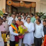 शिवसेना उबाठा गटाला धाराशिवमध्ये दोन दिवसांत दुसरा मोठा हाबाडा उपतालुका प्रमुख गफूर शेख यांचा शेकडो समर्थकांसह भाजपमध्ये प्रवेश